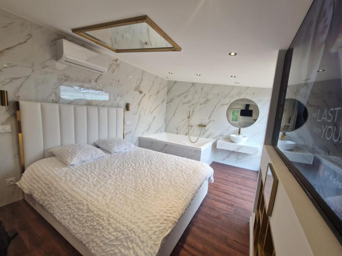 L'Experience Love Room Saint-Jean-Bonnefonds 外观 照片