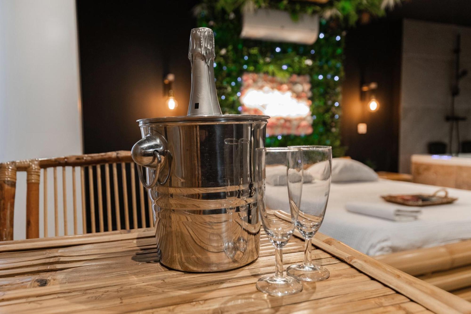 L'Experience Love Room Saint-Jean-Bonnefonds 外观 照片