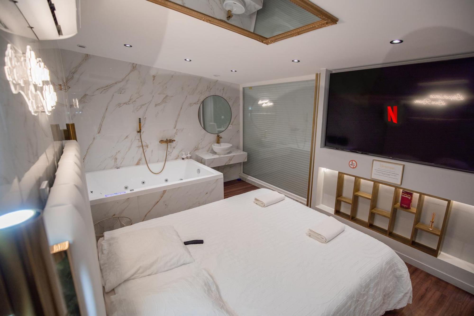 L'Experience Love Room Saint-Jean-Bonnefonds 外观 照片