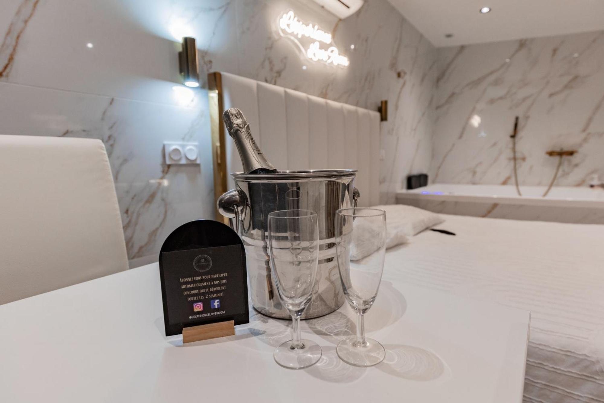 L'Experience Love Room Saint-Jean-Bonnefonds 外观 照片