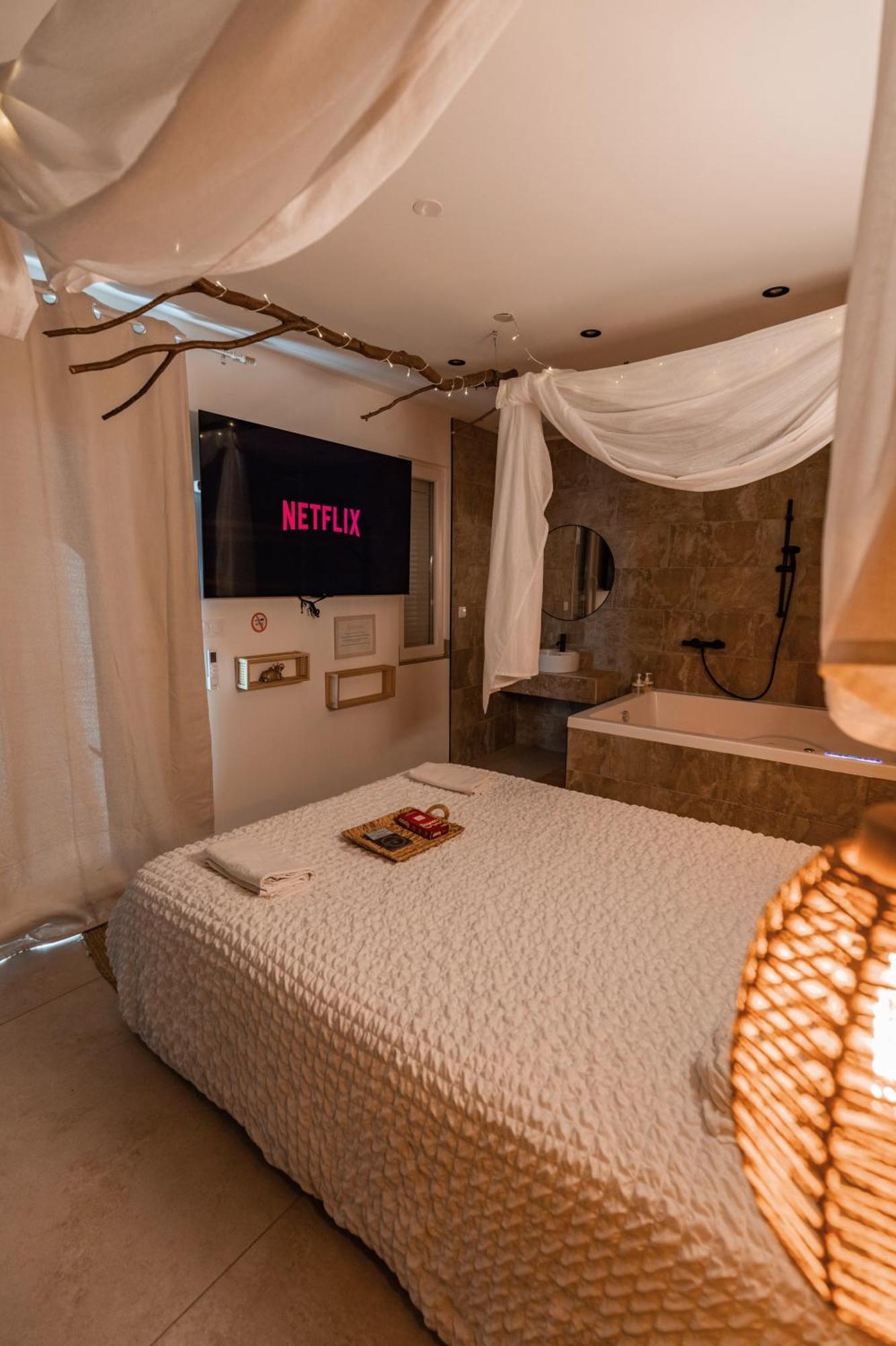 L'Experience Love Room Saint-Jean-Bonnefonds 外观 照片